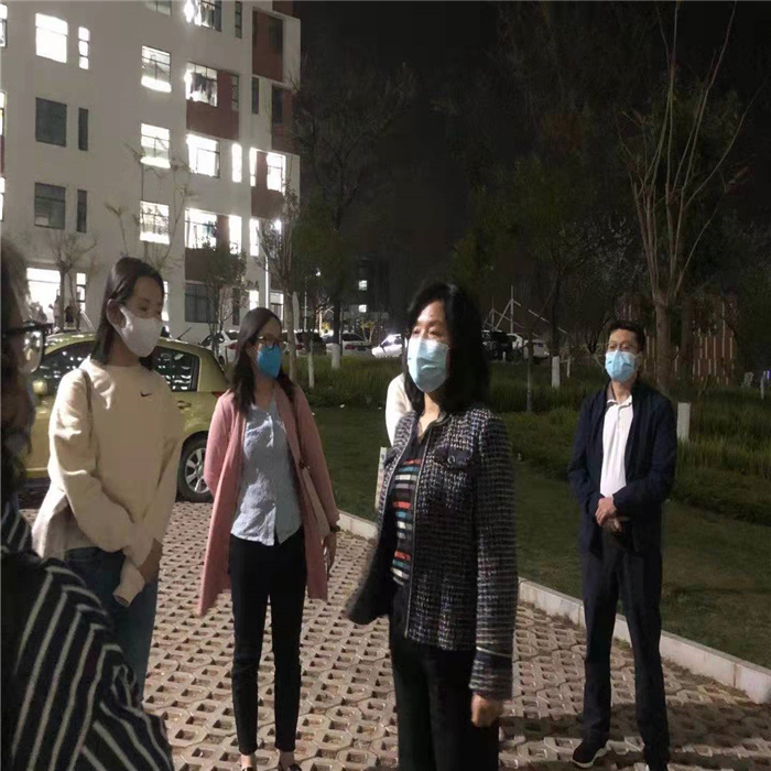 王艳琴老师慰问图片.jpg 王艳琴老师慰问图片.jpg