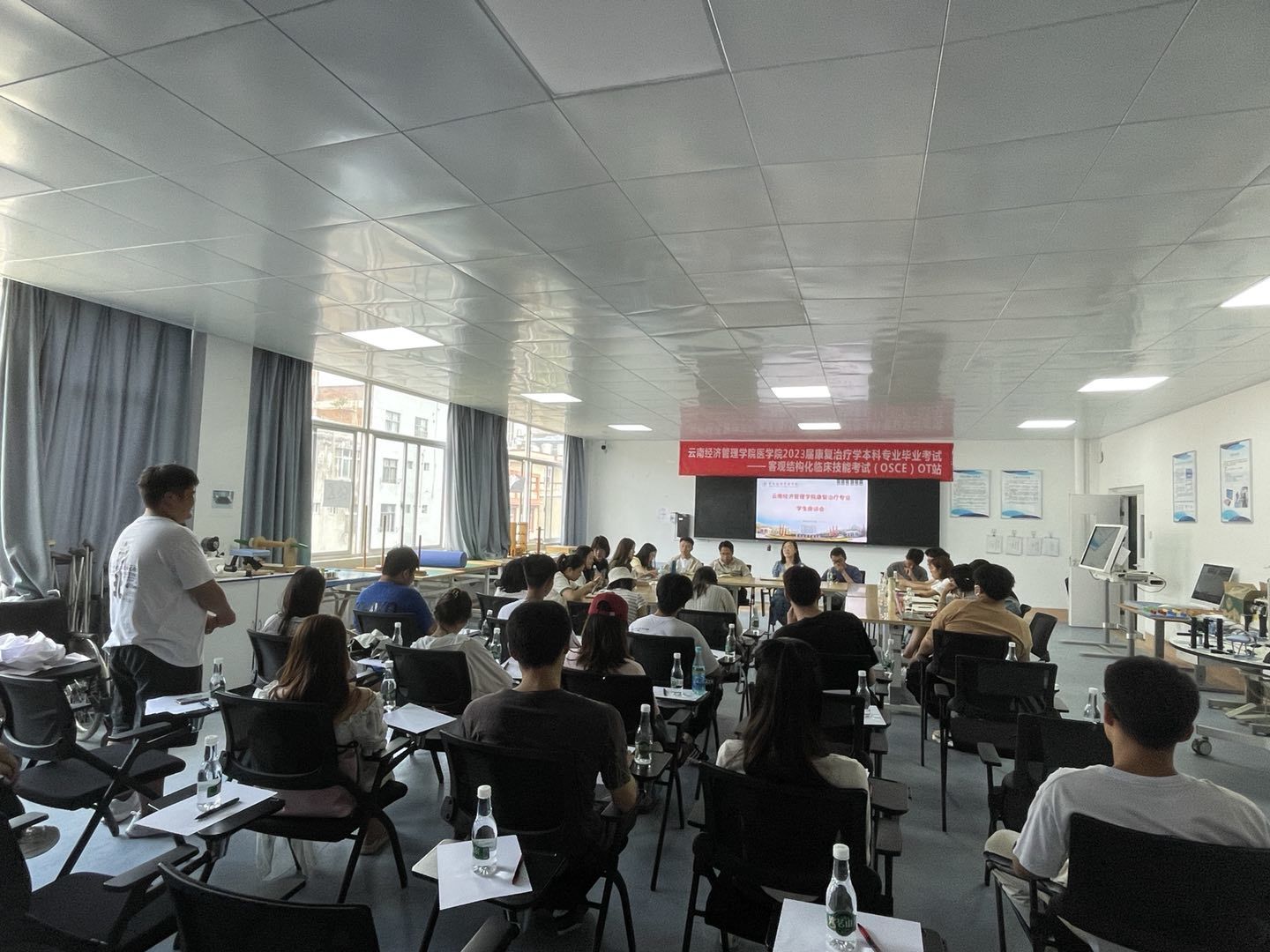 主题教育丨倾听心声,助力成长——康复专业召开2022-2023学年下学期期中学生座谈会 第 4 张 主题教育丨倾听心声,助力成长——康复专业召开2022-2023学年下学期期中学生座谈会 第 4 张