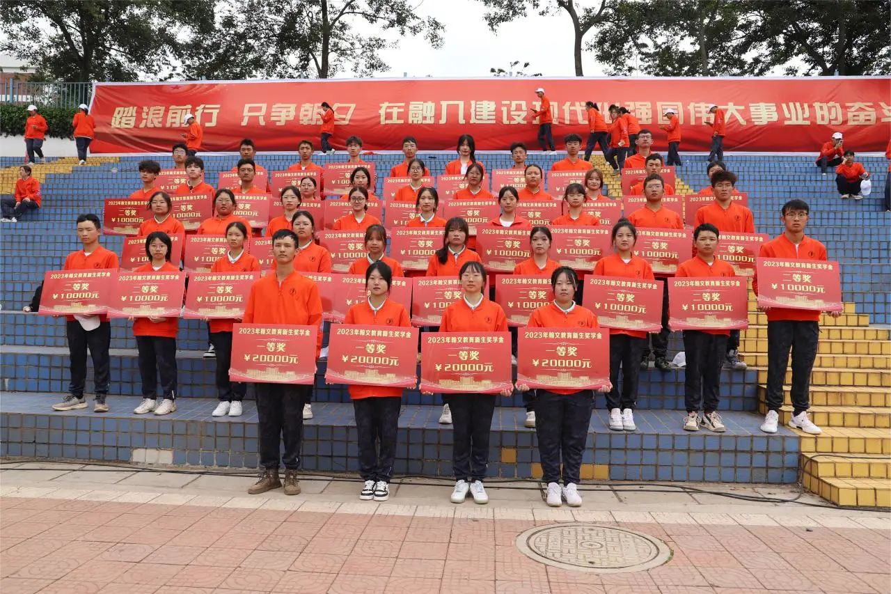 鲜衣怒马少年时 厉兵秣马点兵日——云南经济管理学院医学院军训结业典礼 第 12 张 鲜衣怒马少年时 厉兵秣马点兵日——云南经济管理学院医学院军训结业典礼 第 12 张