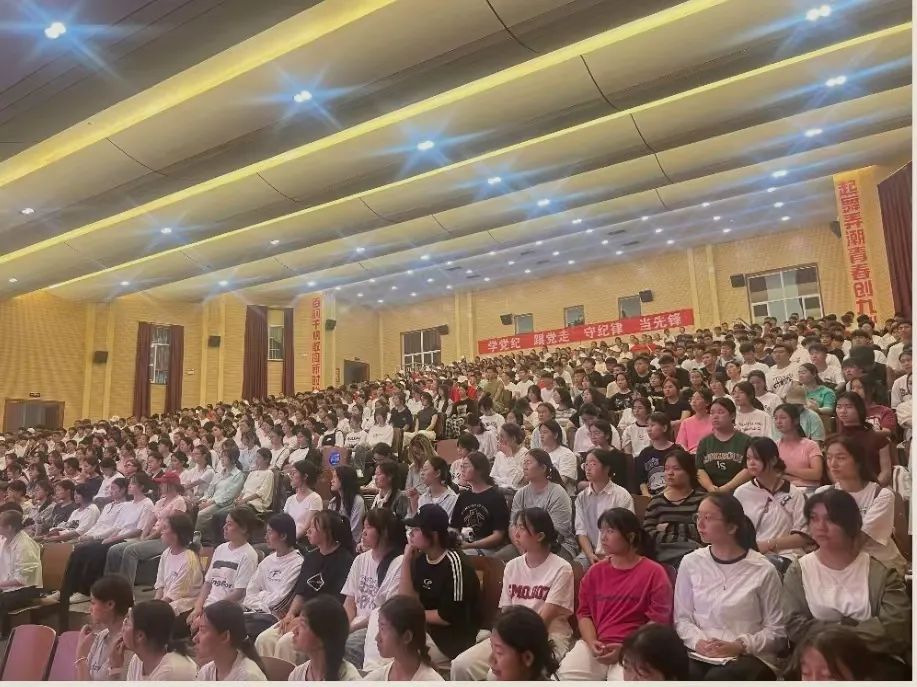 医路引领 共育未来——医学院举办院长书记见面会 第 2 张 医路引领 共育未来——医学院举办院长书记见面会 第 2 张