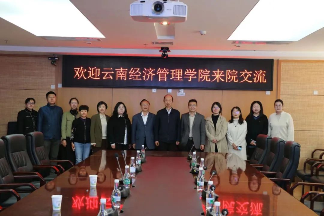 云南经济管理学院副校长孙俊一行赴北京大学肿瘤医院云南医院、云南省肿瘤医院和昆明医科大学第三附属医院交流考察 第 1 张 云南经济管理学院副校长孙俊一行赴北京大学肿瘤医院云南医院、云南省肿瘤医院和昆明医科大学第三附属医院交流考察 第 1 张