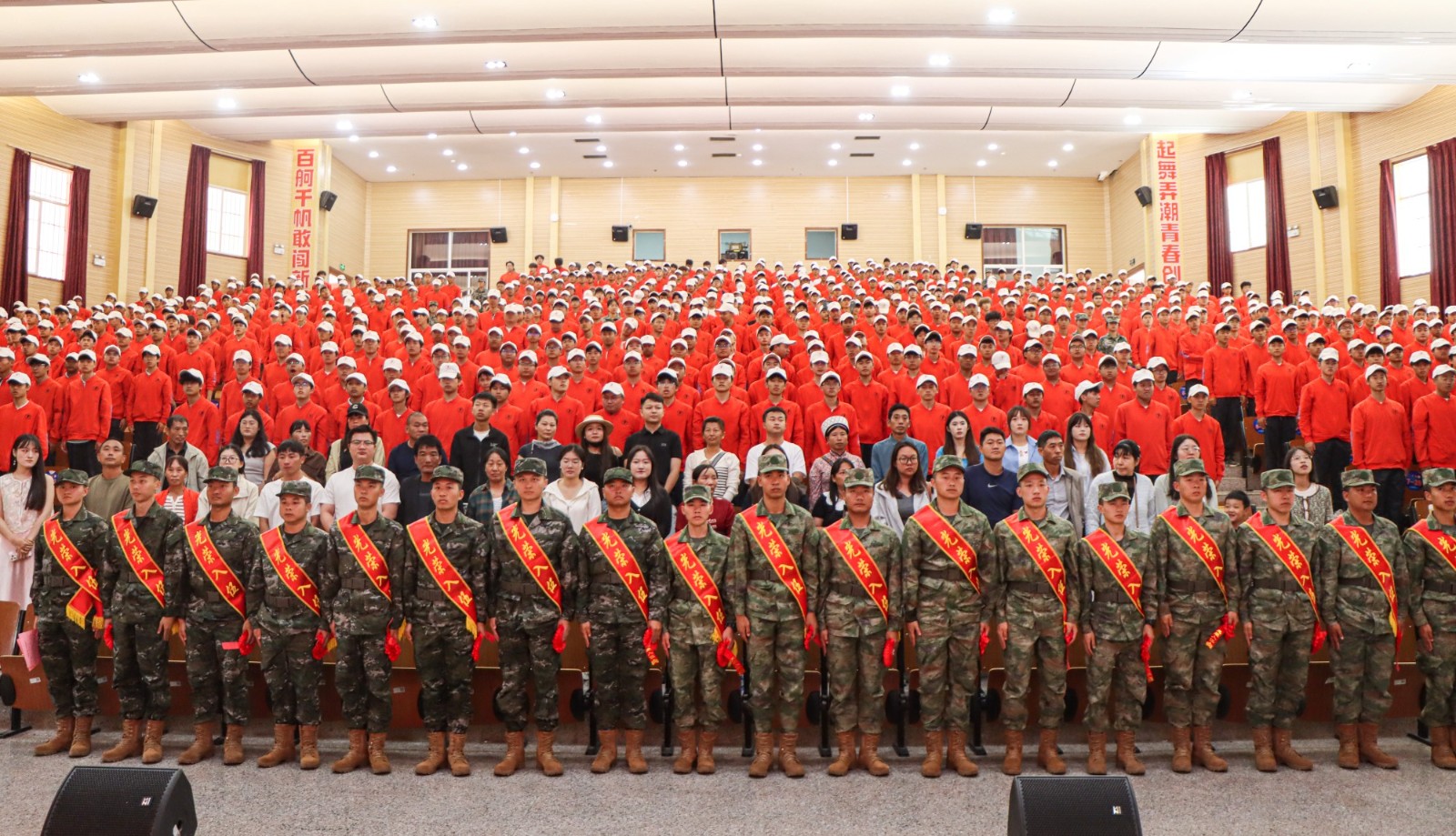 IMG_5215.jpg 出征!18名云经管学子奔赴军营 第 2 张