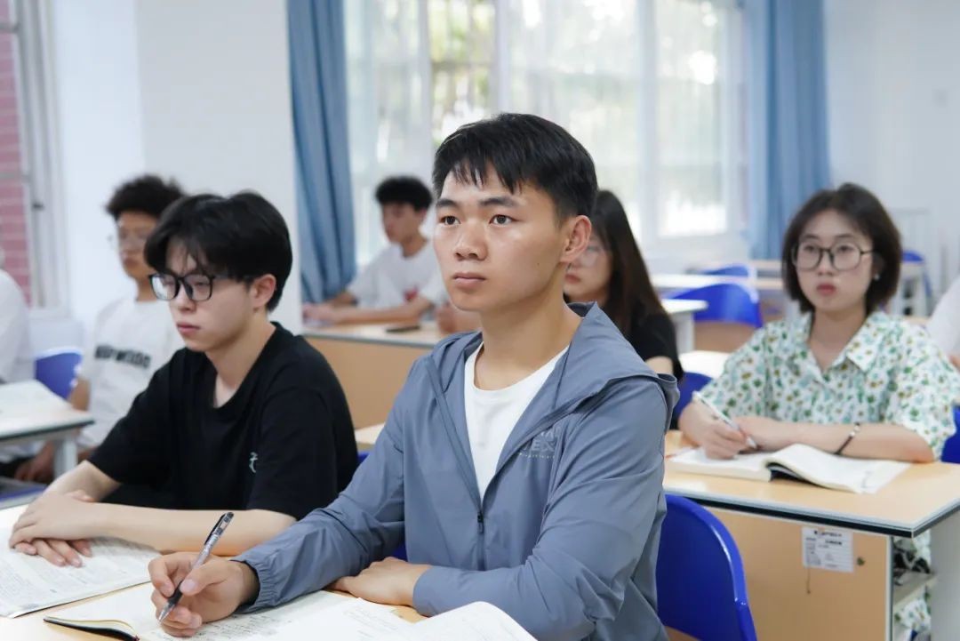 云经管学子登上《人民日报》！还成功上岸省考公务员！ 第 4 张