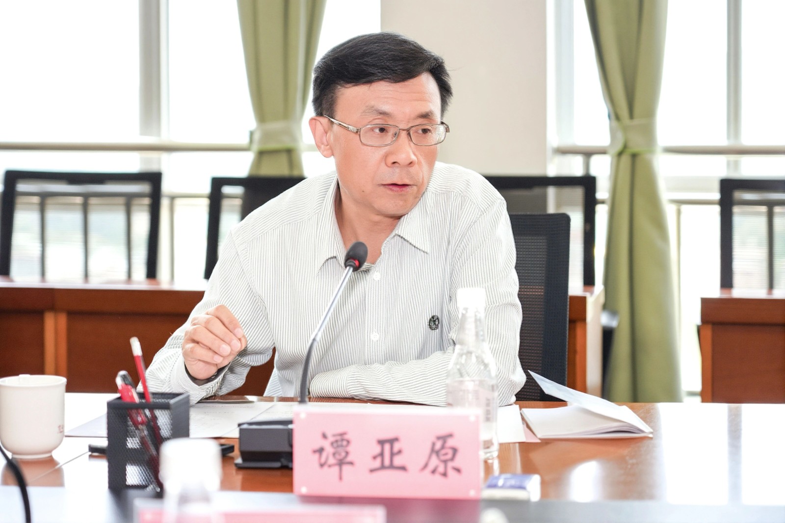 省政协教科卫体委员会到云南经济管理学院调研 第 5 张 省政协教科卫体委员会到云南经济管理学院调研 第 5 张