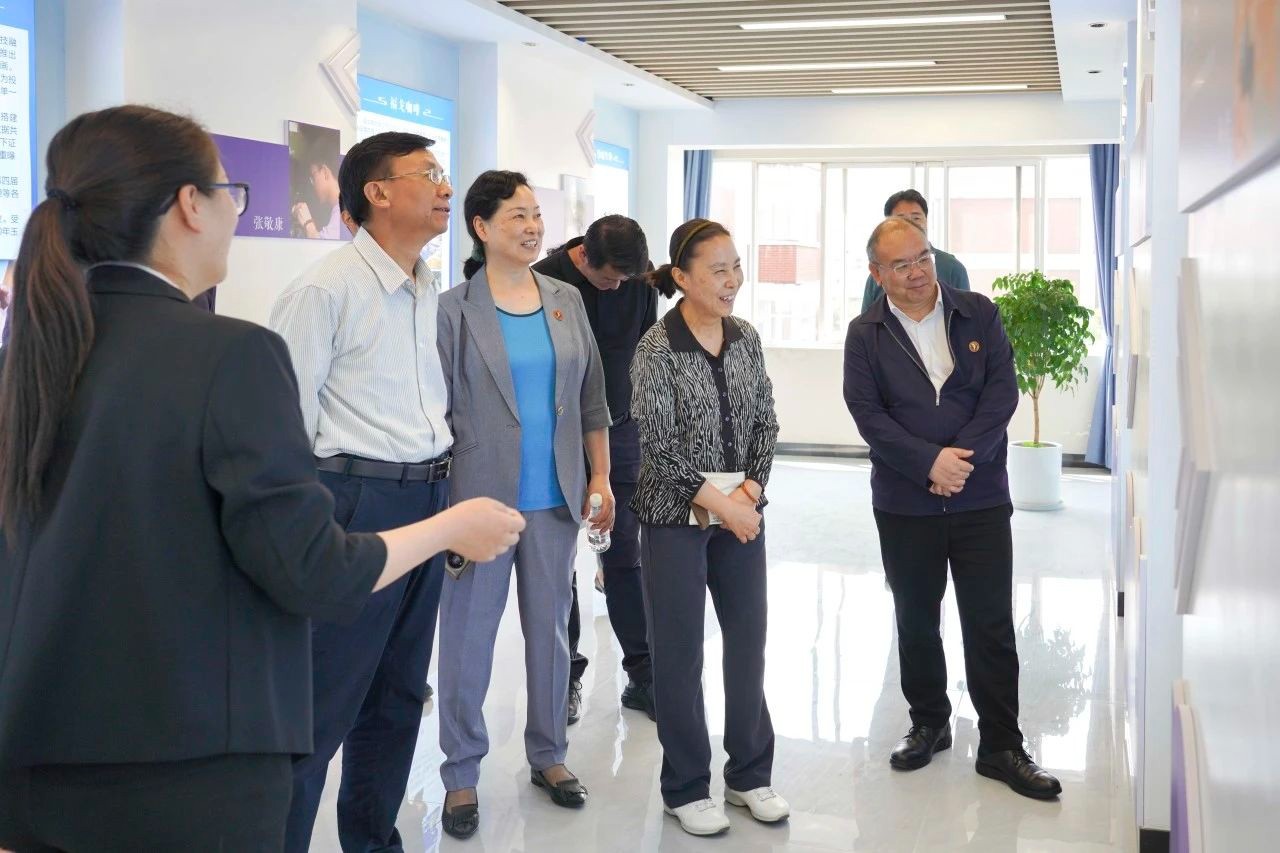 省政协教科卫体委员会到云南经济管理学院调研 第 2 张 省政协教科卫体委员会到云南经济管理学院调研 第 2 张