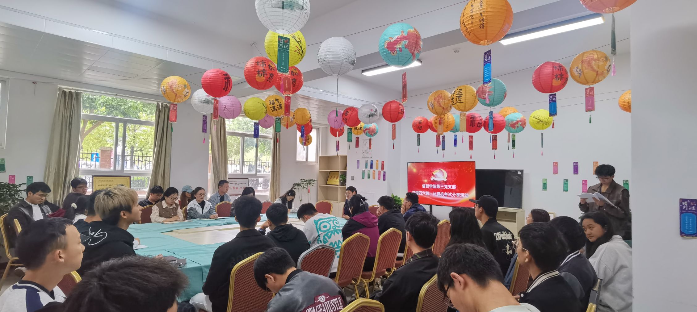 1-参会场景.jpg 1-参会场景.jpg