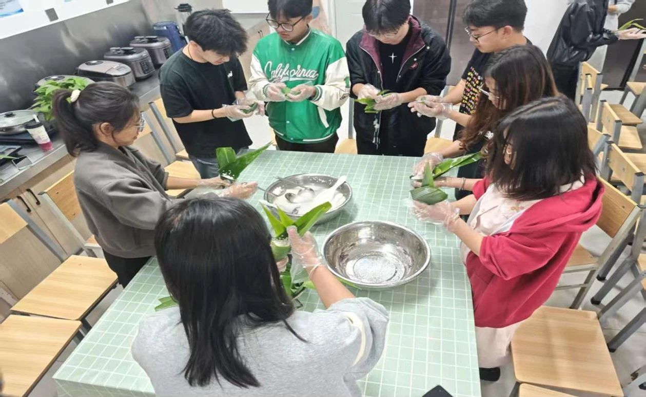 一站式学生社区 | 智慧社区开展“粽香端午，情系传统”端午节主题活动 第 7 张