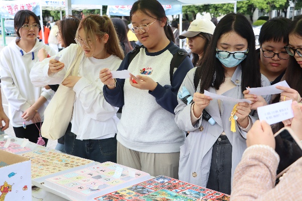 “三载药香缝迷趣，千丝百草裹安康” ——传统佳节与中医药文化交相辉映，医学院第三届中医药文化节圆满落幕  第 11 张