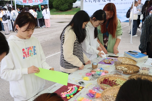 “三载药香缝迷趣，千丝百草裹安康” ——传统佳节与中医药文化交相辉映，医学院第三届中医药文化节圆满落幕  第 15 张