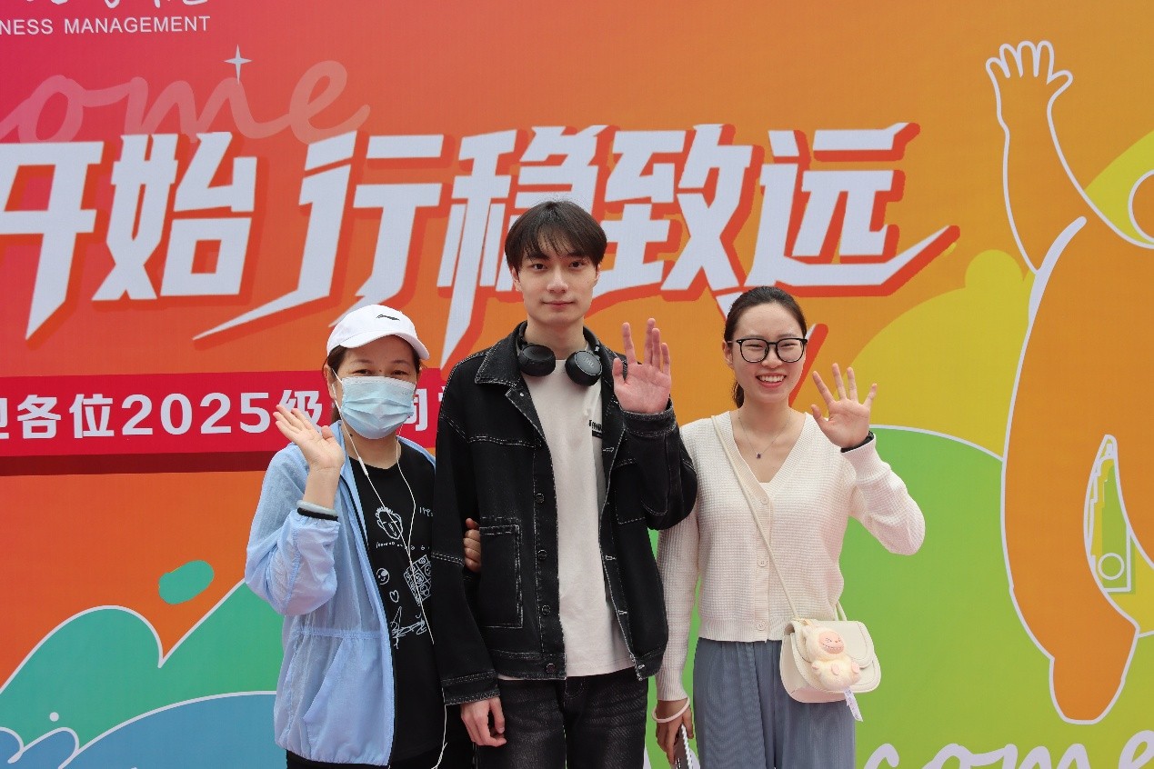 37.jpeg 从这里启航!云经管医学院迎2025级新生,解锁医学成长新篇章 第 7 张