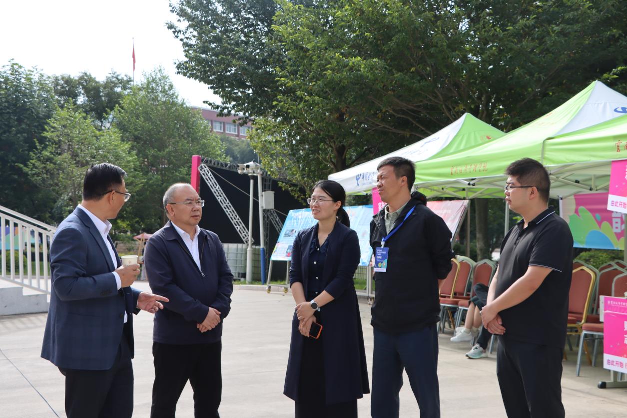 告别迎新季,奔赴新未来!云经管医学院2025级新生与校园的故事从此开始 第 5 张 告别迎新季,奔赴新未来!云经管医学院2025级新生与校园的故事从此开始 第 5 张