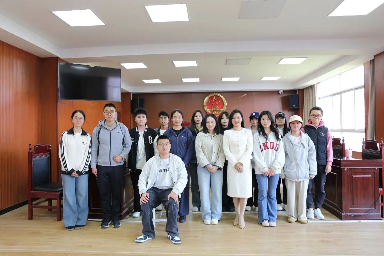 法律人的N+1种选择财经商贸资深律师走进校园,共话法学学子职业成长与多元发展! 第 5 张 法律人的N+1种选择财经商贸资深律师走进校园,共话法学学子职业成长与多元发展! 第 5 张