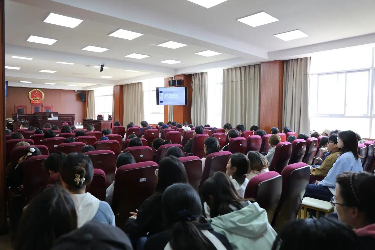 法律人的N+1种选择财经商贸资深律师走进校园,共话法学学子职业成长与多元发展! 第 3 张 法律人的N+1种选择财经商贸资深律师走进校园,共话法学学子职业成长与多元发展! 第 3 张