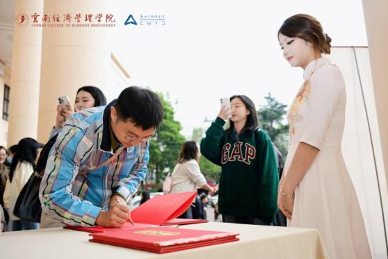 万象映界 艺彩绽放——云南经济管理学院艺术与传媒学院2026“万象·映界”展演今日绽放,双馆共赏艺术盛宴 第 4 张 万象映界 艺彩绽放——云南经济管理学院艺术与传媒学院2026“万象·映界”展演今日绽放,双馆共赏艺术盛宴 第 4 张
