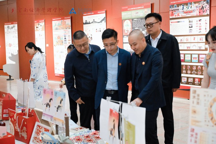 万象映界 艺彩绽放——云南经济管理学院艺术与传媒学院2026“万象·映界”展演今日绽放,双馆共赏艺术盛宴 第 25 张 万象映界 艺彩绽放——云南经济管理学院艺术与传媒学院2026“万象·映界”展演今日绽放,双馆共赏艺术盛宴 第 25 张