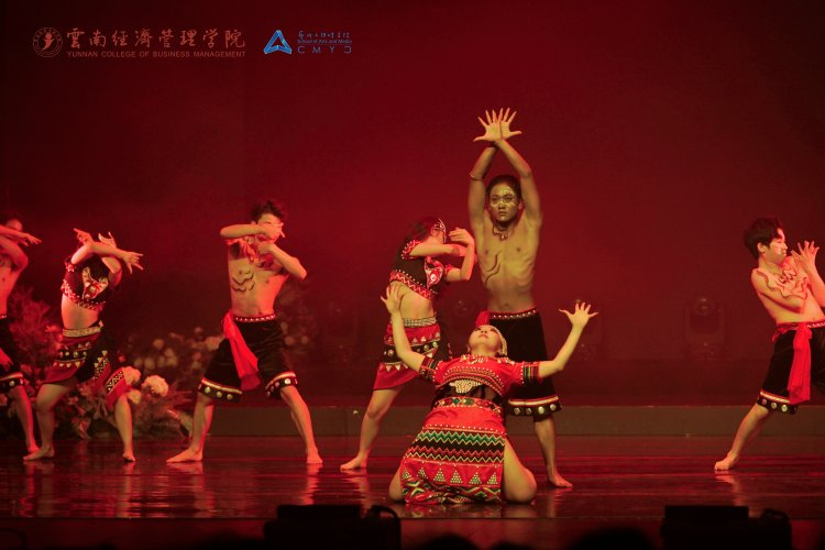 万象映界 艺彩绽放——云南经济管理学院艺术与传媒学院2026“万象·映界”展演今日绽放,双馆共赏艺术盛宴 第 36 张 万象映界 艺彩绽放——云南经济管理学院艺术与传媒学院2026“万象·映界”展演今日绽放,双馆共赏艺术盛宴 第 36 张