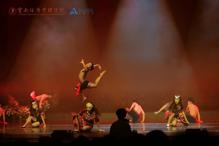 万象映界 艺彩绽放——云南经济管理学院艺术与传媒学院2026“万象·映界”展演今日绽放,双馆共赏艺术盛宴 第 37 张 万象映界 艺彩绽放——云南经济管理学院艺术与传媒学院2026“万象·映界”展演今日绽放,双馆共赏艺术盛宴 第 37 张