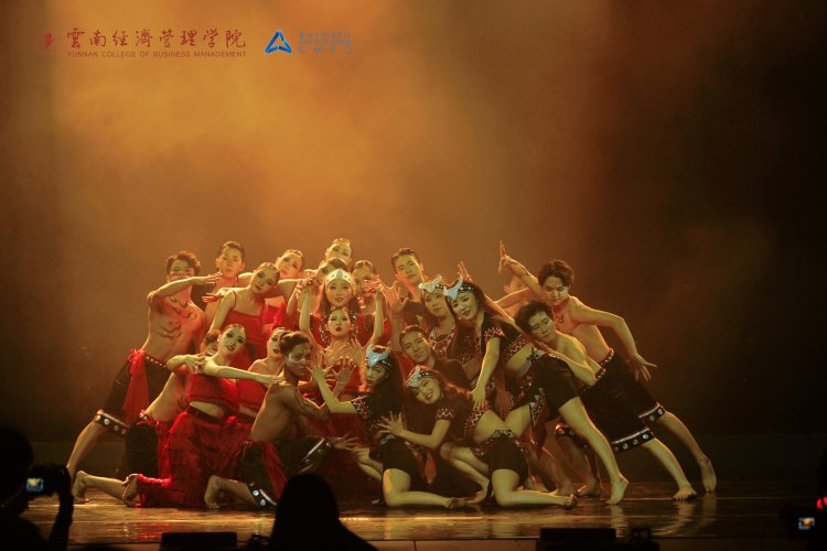 万象映界 艺彩绽放——云南经济管理学院艺术与传媒学院2026“万象·映界”展演今日绽放,双馆共赏艺术盛宴 第 39 张 万象映界 艺彩绽放——云南经济管理学院艺术与传媒学院2026“万象·映界”展演今日绽放,双馆共赏艺术盛宴 第 39 张